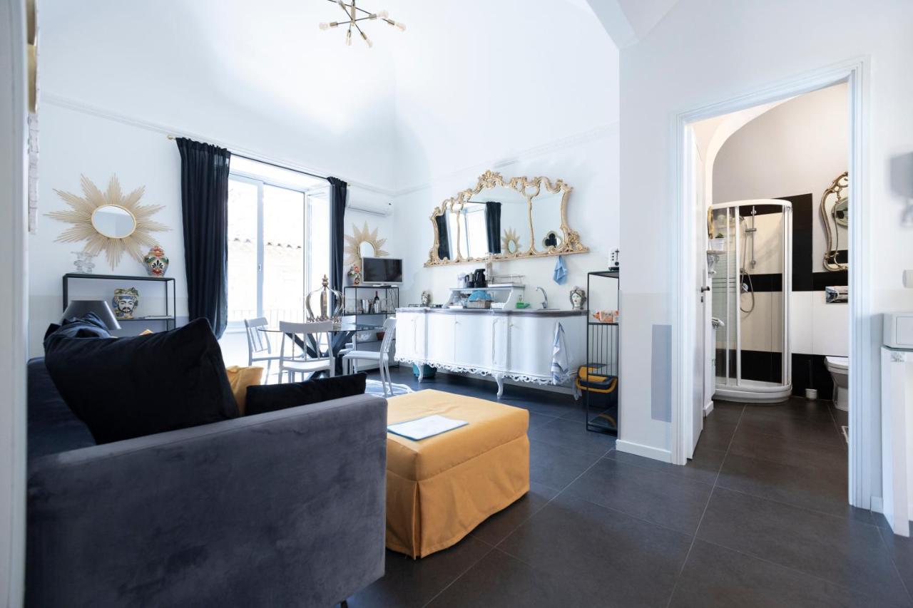 I Mori Bed & Breakfast คาตาเนีย ภายนอก รูปภาพ